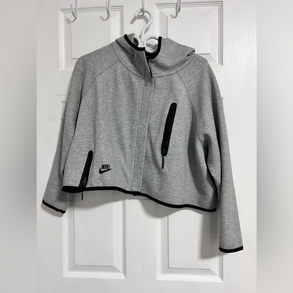 Grey Nike cropped Tech Fleece (Barely Worn)